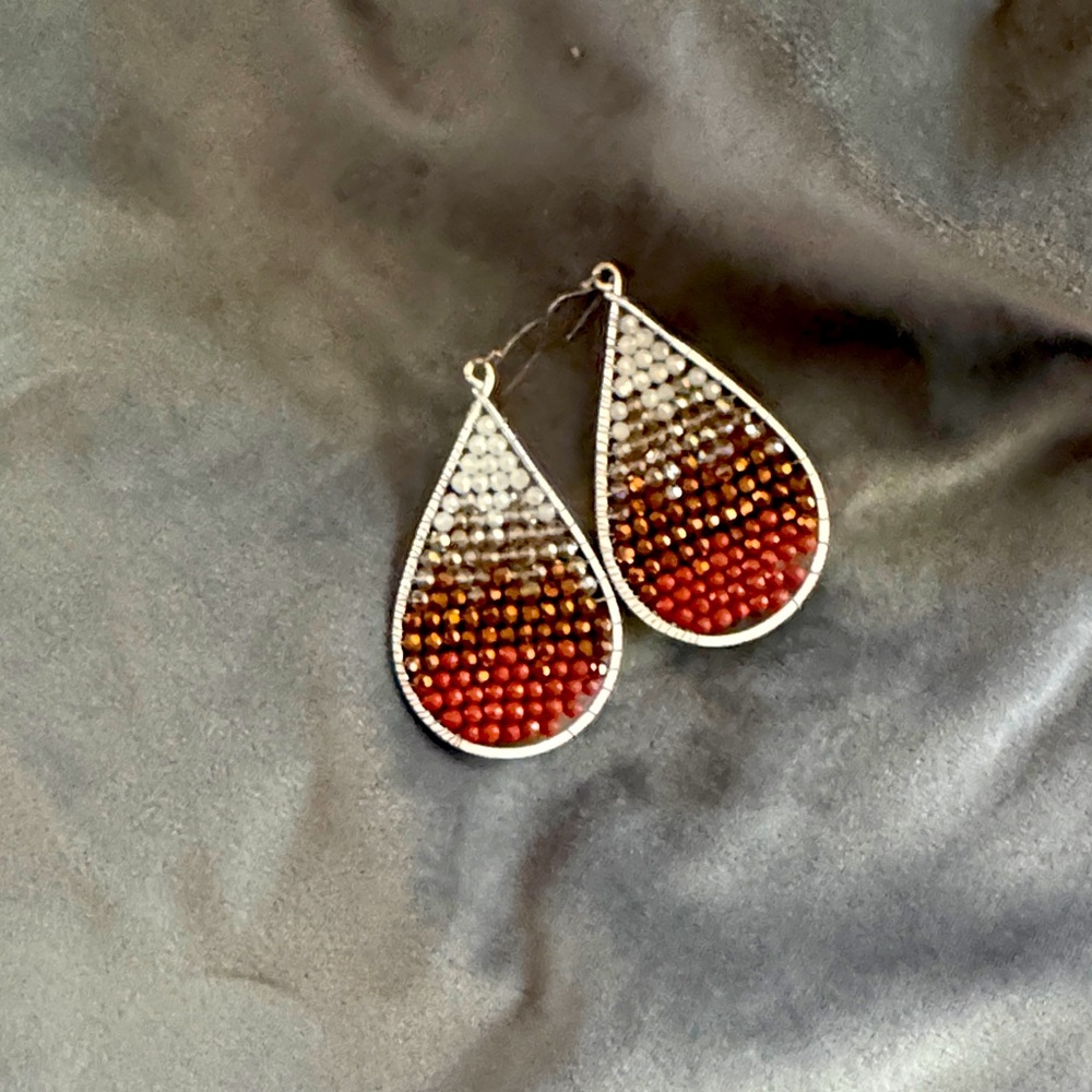 Silver earrings with wire wrapped beads
GORGEOUS!